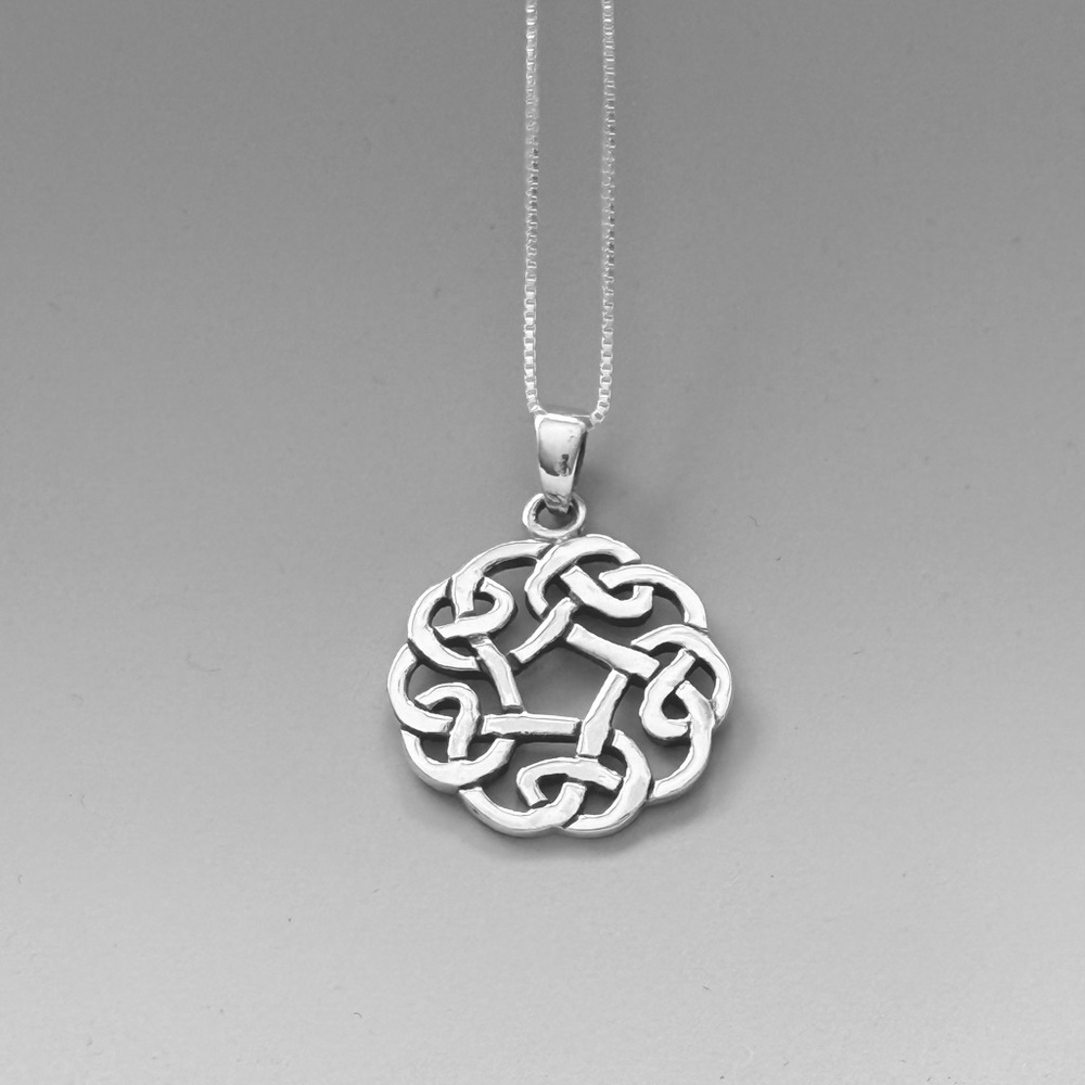 NWT 925 Sterling Silver Celtic Knot Necklace! Hypoallergenic! NEW!